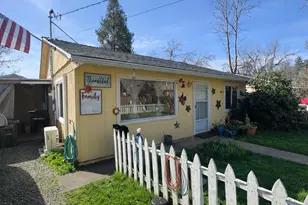 1039 SW I St, Grants Pass, OR 97526 - Photo 7