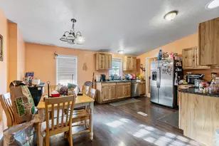 1570 S Peach St, Medford, OR 97501 - Photo 7