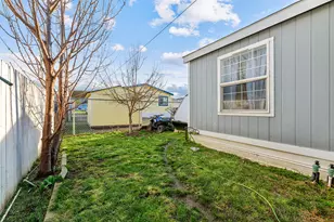 1570 S Peach St, Medford, OR 97501 - Photo 17