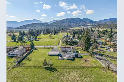 3985 Calhoun Road, Medford, OR 97501 - Photo 1