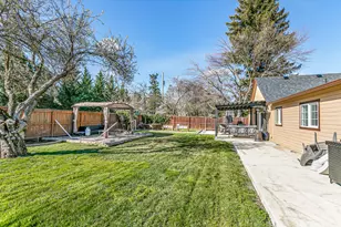 3985 Calhoun Rd, Medford, OR 97501 - Photo 21