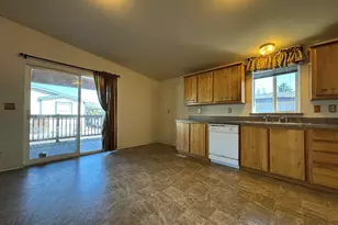 4200 Summers Ln, Klamath Falls, OR 97603 - Photo 5