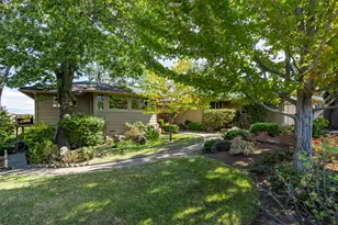 290 Skycrest Dr, Ashland, OR 97520 - Photo 53