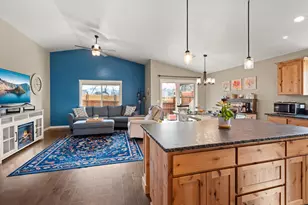 2035 SW Truman Wy, Grants Pass, OR 97526 - Photo 3