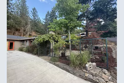 802 Beach Street, Ashland, OR 97520 - Photo 13