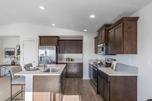 21446 Livingston Dr, Bend, OR 97701 - Photo 5