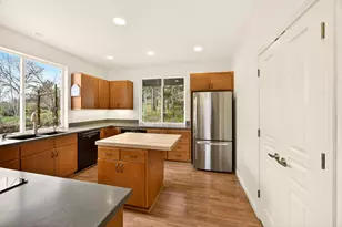 523 Strawberry Ln, Ashland, OR 97520 - Photo 25