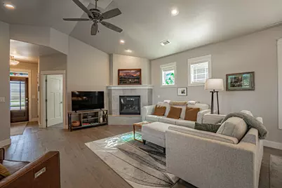 528 Waterbury Way, Medford, OR 97504 - Photo 7