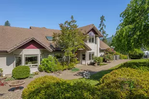 701 Serenity Ln, Grants Pass, OR 97526 - Photo 3