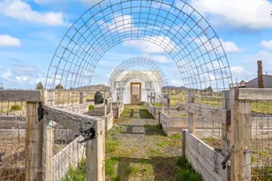 17435 SW Hahlen Ave, Powell Butte, OR 97753 - Photo 43