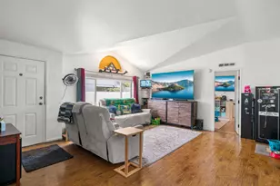 2311 Lara Ln, Central Point, OR 97502 - Photo 3