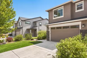 3076 SW Black Butte Ln, Redmond, OR 97756 - Photo 3