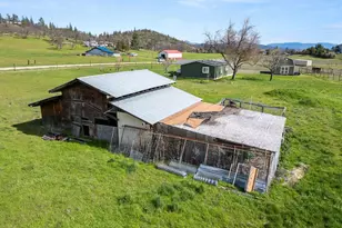 533 Chateau Dr, Eagle Point, OR 97524 - Photo 37