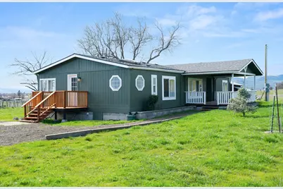 533 Chateau Drive, Eagle Point, OR 97524 - Photo 3