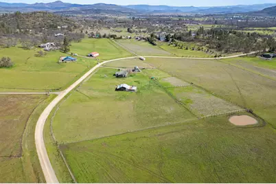 533 Chateau Drive, Eagle Point, OR 97524 - Photo 39