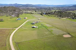 533 Chateau Dr, Eagle Point, OR 97524 - Photo 39