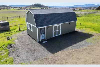 533 Chateau Drive, Eagle Point, OR 97524 - Photo 33