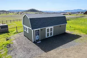 533 Chateau Dr, Eagle Point, OR 97524 - Photo 33