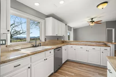 533 Chateau Drive, Eagle Point, OR 97524 - Photo 11