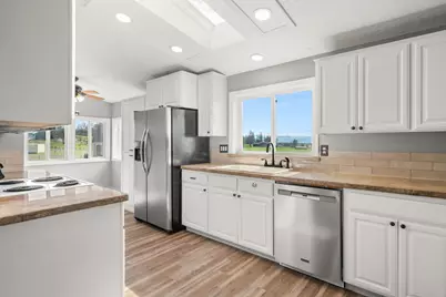 533 Chateau Drive, Eagle Point, OR 97524 - Photo 9