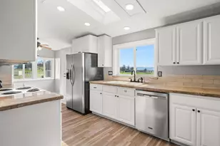 533 Chateau Dr, Eagle Point, OR 97524 - Photo 9