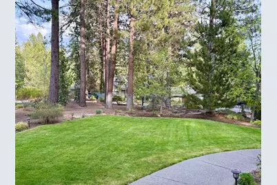 60749 Golf Village Loop, Bend, OR 97702 - Photo 11