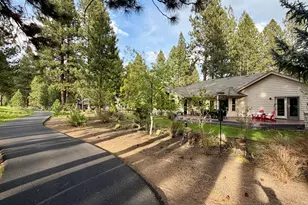 60749 Golf Village Loop, Bend, OR 97702 - Photo 3
