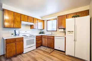 61969 SE 27th St, Bend, OR 97702 - Photo 9