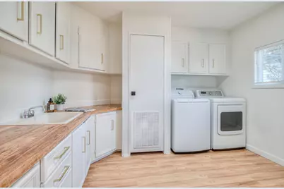 1033 SE Laurelwood Place, Bend, OR 97702 - Photo 25