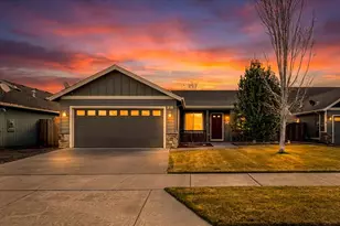 210 NW 27th Ct, Redmond, OR 97756 - Photo 1