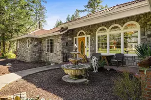 313 Eagle Ridge Dr, Grants Pass, OR 97526 - Photo 3