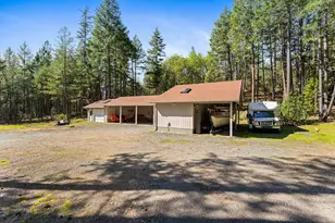 313 Eagle Ridge Dr, Grants Pass, OR 97526 - Photo 47