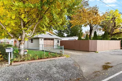 1088 E Park Street, Grants Pass, OR 97527 - Photo 3