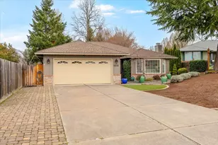 2213 Westfall Cir, Medford, OR 97504 - Photo 3