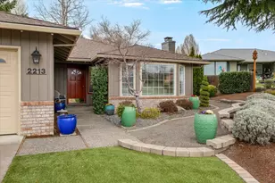 2213 Westfall Cir, Medford, OR 97504 - Photo 5