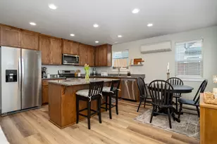 1153 Annalise St, Central Point, OR 97502 - Photo 3