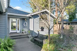 1352 E Park St, Grants Pass, OR 97527 - Photo 5