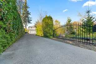 1352 E Park St, Grants Pass, OR 97527 - Photo 7