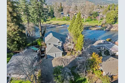 1352 E Park Street, Grants Pass, OR 97527 - Photo 3
