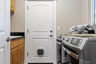 1095 Ingalls Ln, Grants Pass, OR 97527 - Photo 17