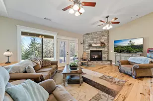 1095 Ingalls Ln, Grants Pass, OR 97527 - Photo 3