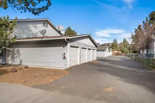 1630 SE Tempest Dr, Bend, OR 97702 - Photo 29