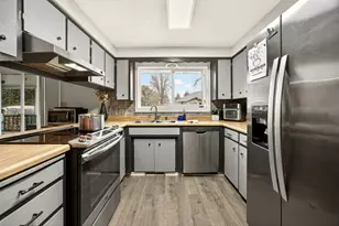 2175 Delta Waters Rd, Medford, OR 97504 - Photo 11