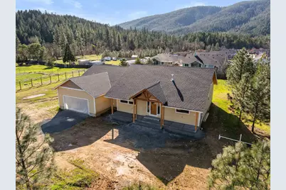 587 E Forks Circle, Cave Junction, OR 97523 - Photo 3