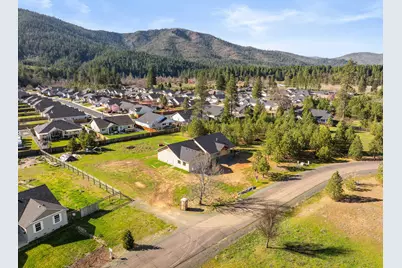 587 E Forks Circle, Cave Junction, OR 97523 - Photo 7