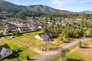 587 E Forks Cir, Cave Junction, OR 97523 - Photo 7