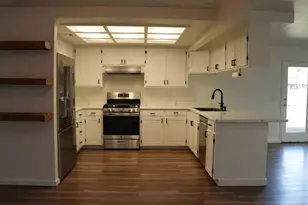 2060 Melody Ln, Medford, OR 97504 - Photo 3