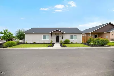 305 Moody Lane, Medford, OR 97501 - Photo 1