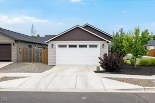 305 Moody Ln, Medford, OR 97501 - Photo 3