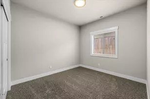 305 Moody Ln, Medford, OR 97501 - Photo 19